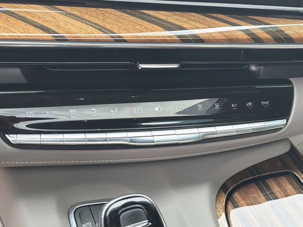Certified 2023 Cadillac Escalade Premium Luxury Platinum AWD/4WD image 26