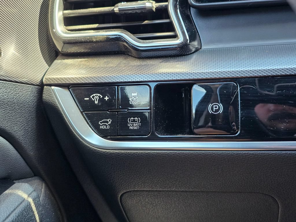 Certified 2025 Kia Sportage SX Prestige AWD/4WD image 18