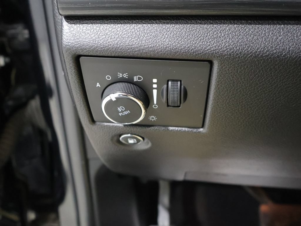 Used 2019 Jeep Grand Cherokee Altitude AWD/4WD image 33