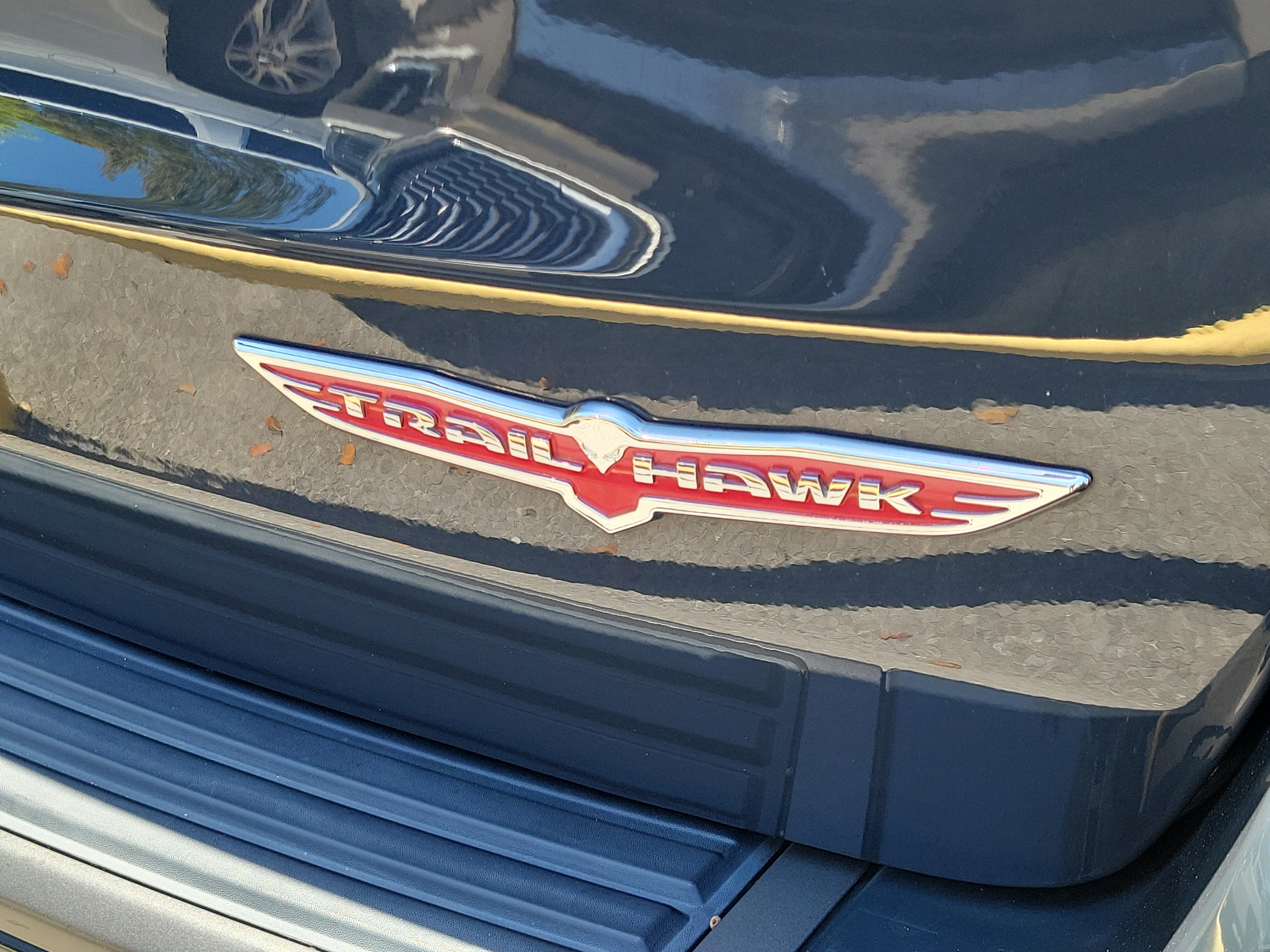 Used 2017 Jeep Grand Cherokee Trailhawk w/ Trailhawk Luxury Group AWD/4WD image 8