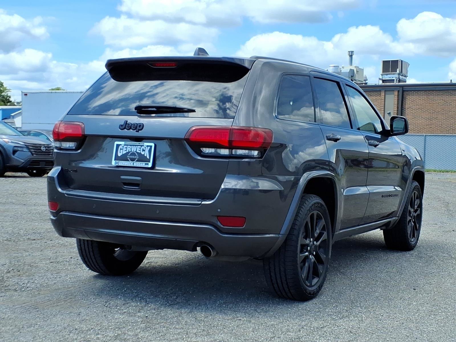 Used 2020 Jeep Grand Cherokee Altitude AWD/4WD image 4