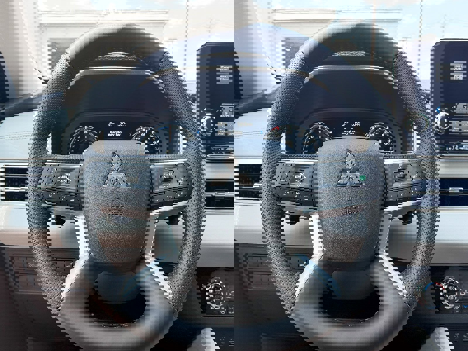 New 2025 Mitsubishi Outlander 4WD Plug-In Hybrid image 45