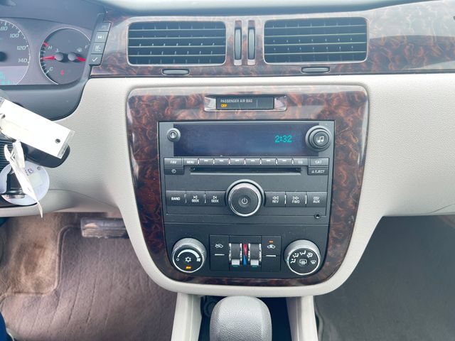 Used 2015 Chevrolet Impala LT w/ LT Sunroof Package FWD image 19