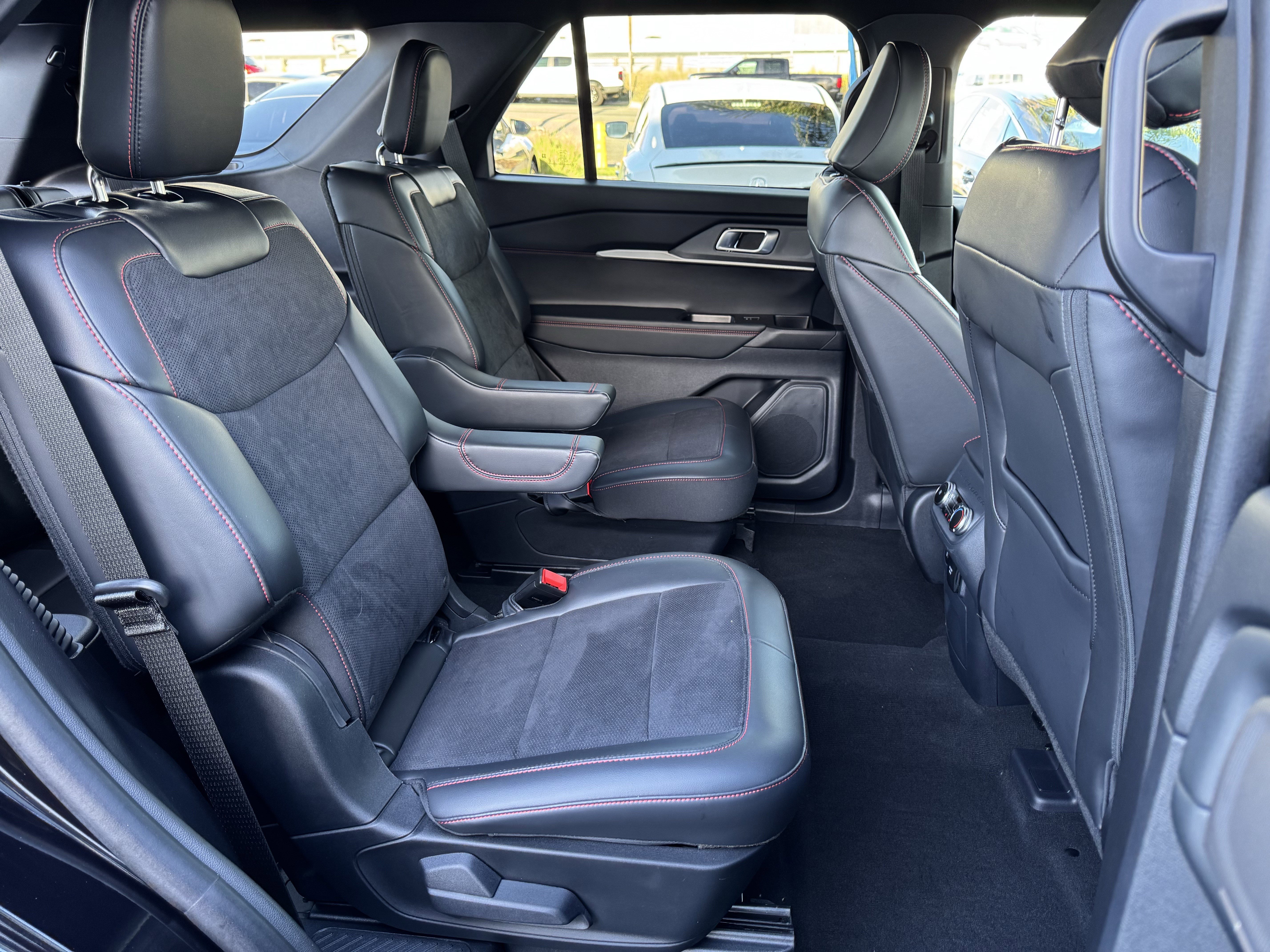 Used 2025 Ford Explorer ST image 35