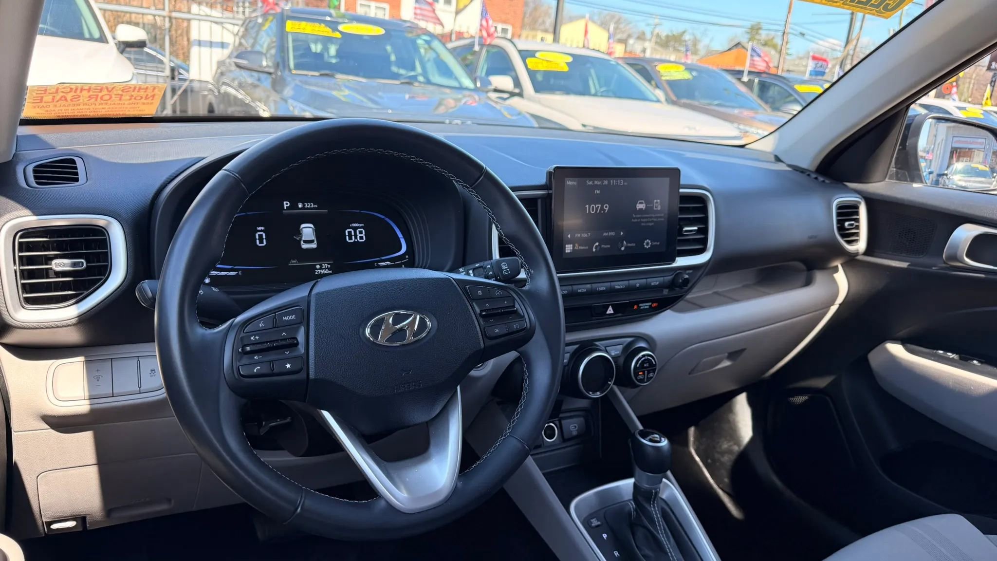 Used 2025 Hyundai Venue SEL image 17