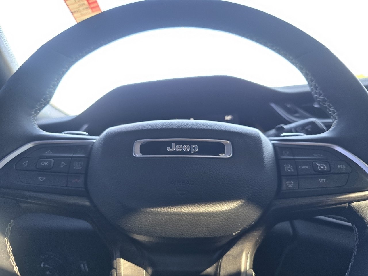 Used 2024 Jeep Grand Cherokee L Limited w/ Black Appearance Package AWD/4WD image 27