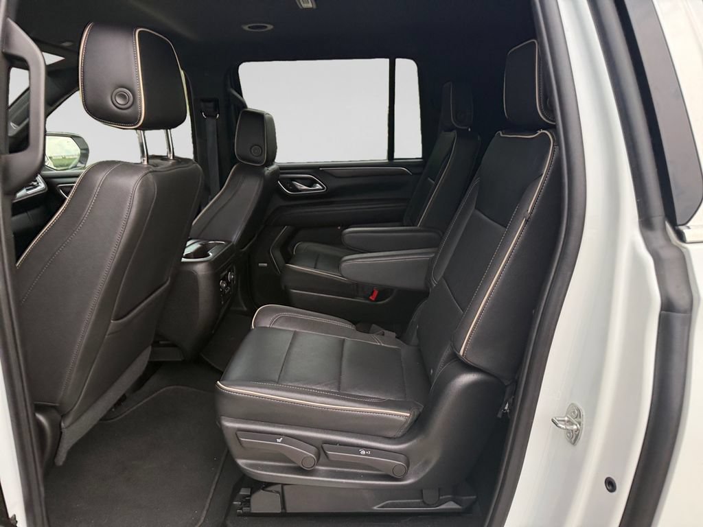 Used 2023 Chevrolet Suburban Premier AWD/4WD image 34