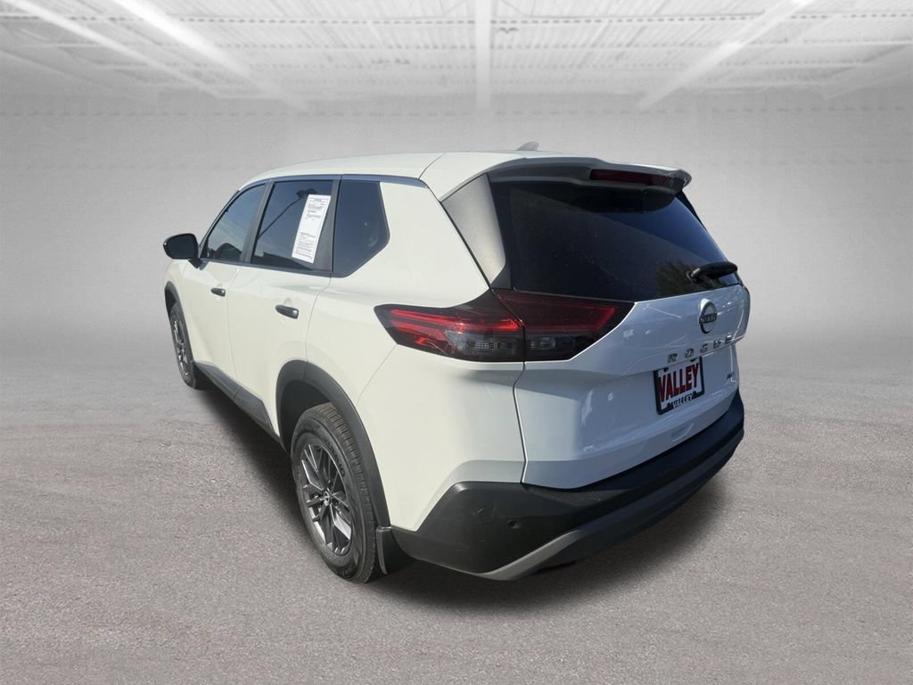 Used 2023 Nissan Rogue S AWD/4WD image 9