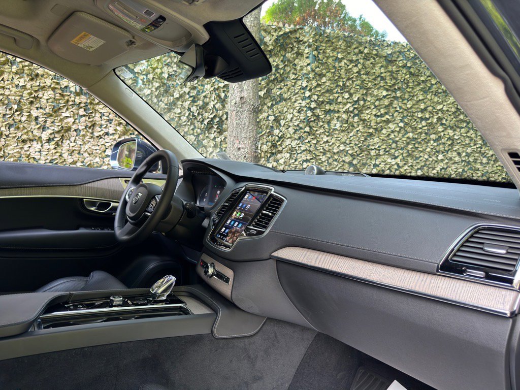 Used 2024 Volvo XC90 B6 Ultimate w/ Lounge Package image 24