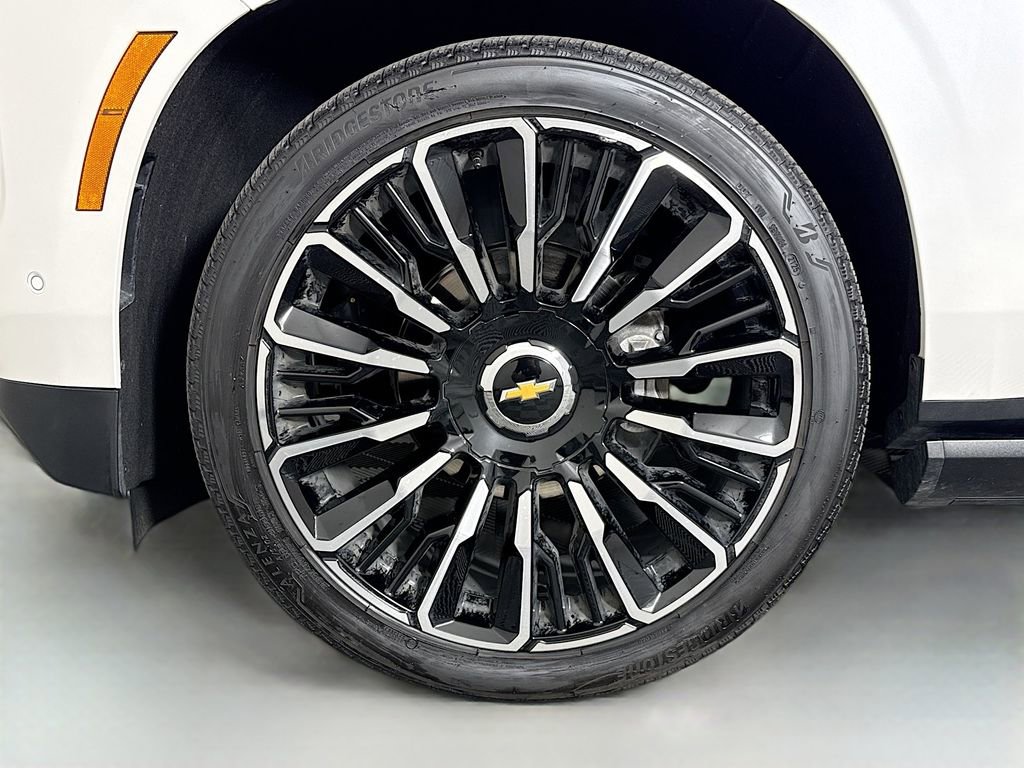 Used 2025 Chevrolet Suburban High Country AWD/4WD image 34