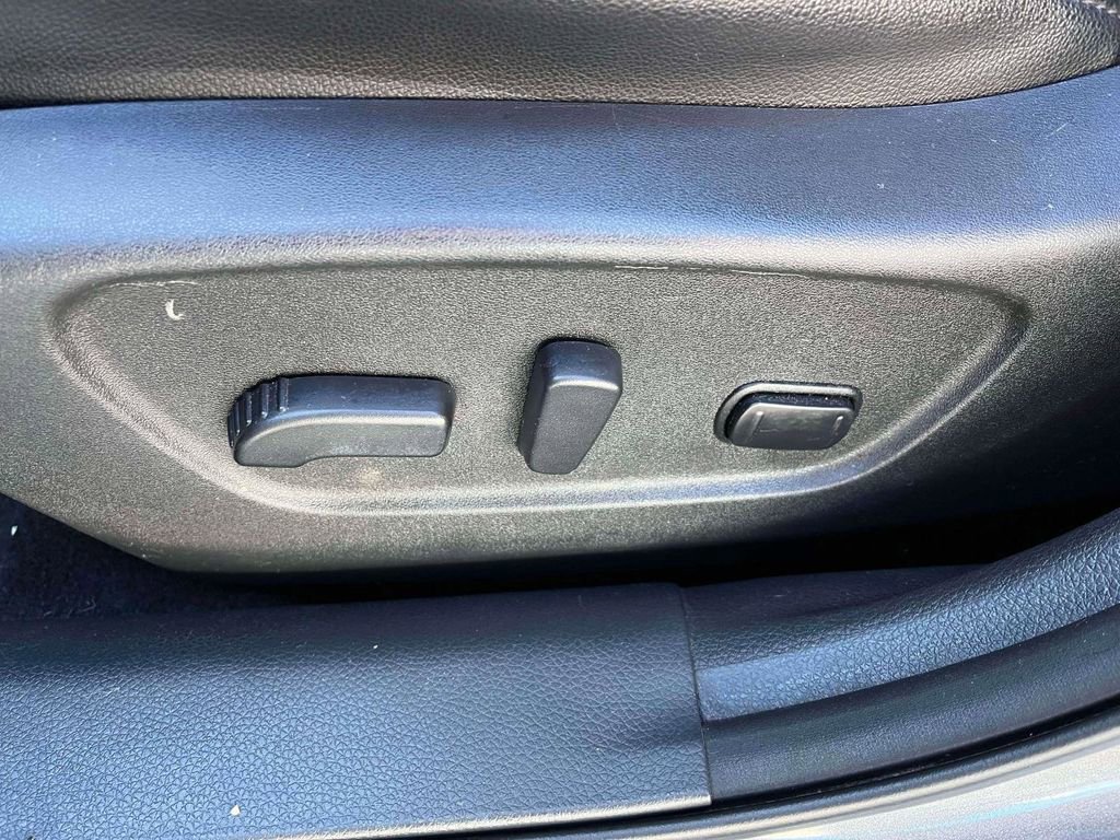 Used 2016 Nissan Rogue SL w/ SL Premium Package image 16