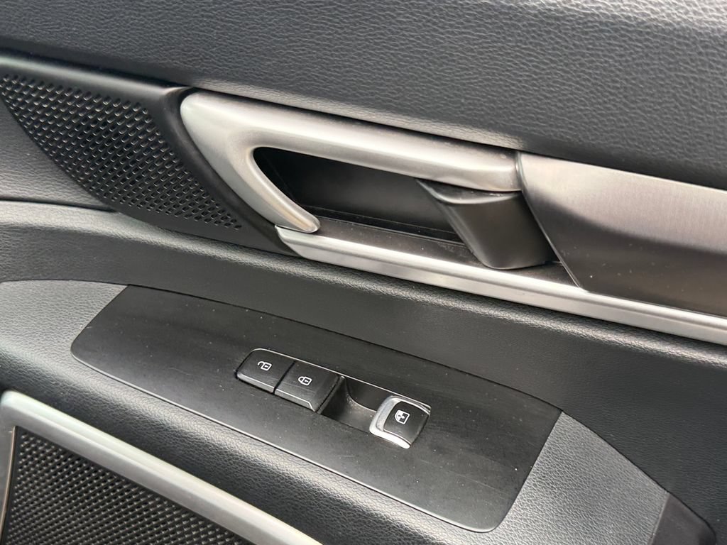 Used 2025 Kia Telluride S AWD/4WD image 43