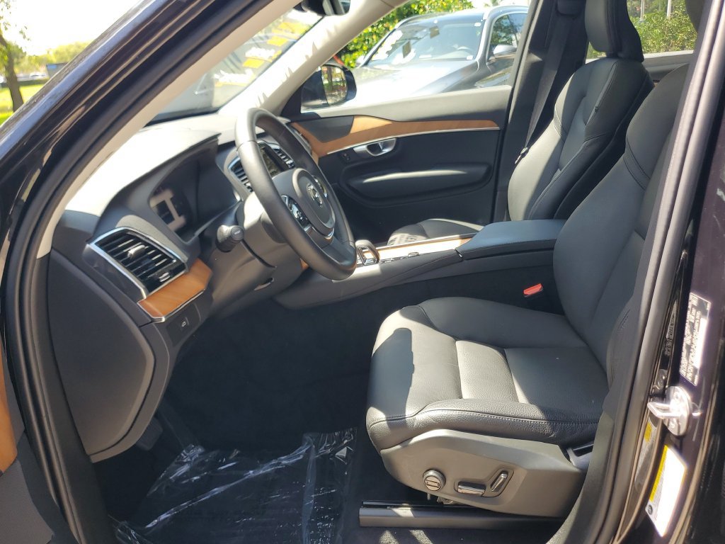 Certified 2024 Volvo XC90 B5 Plus w/ Protection Package Premier AWD/4WD image 16