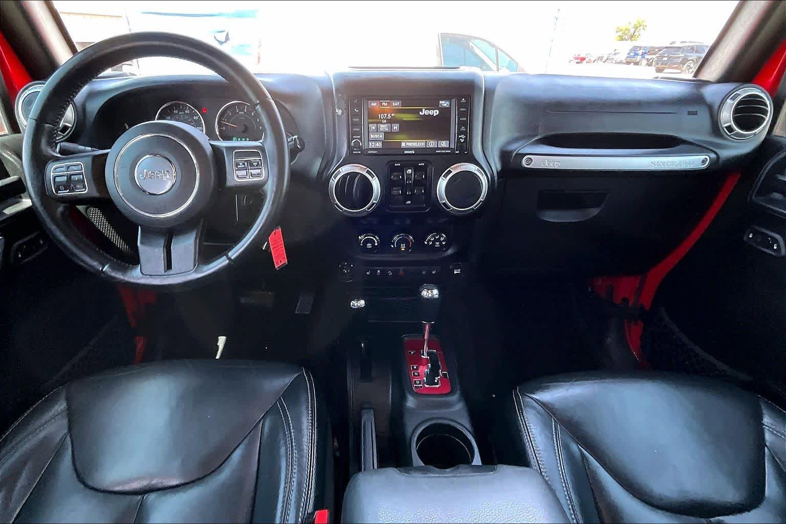Used 2017 Jeep Wrangler Unlimited Sahara w/ Connectivity Group AWD/4WD image 14