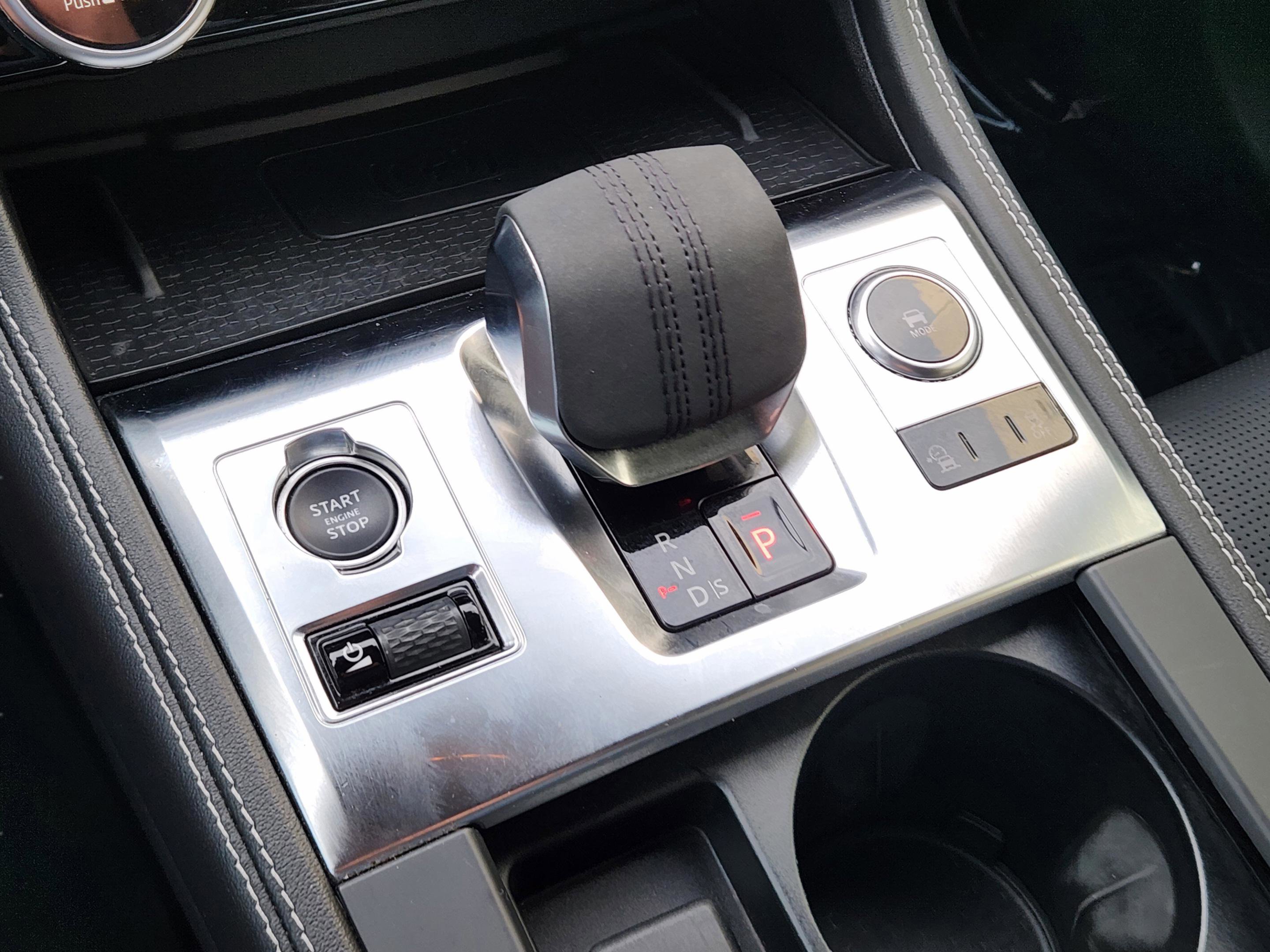 Certified 2023 Jaguar F-PACE R-Dynamic S AWD/4WD image 17