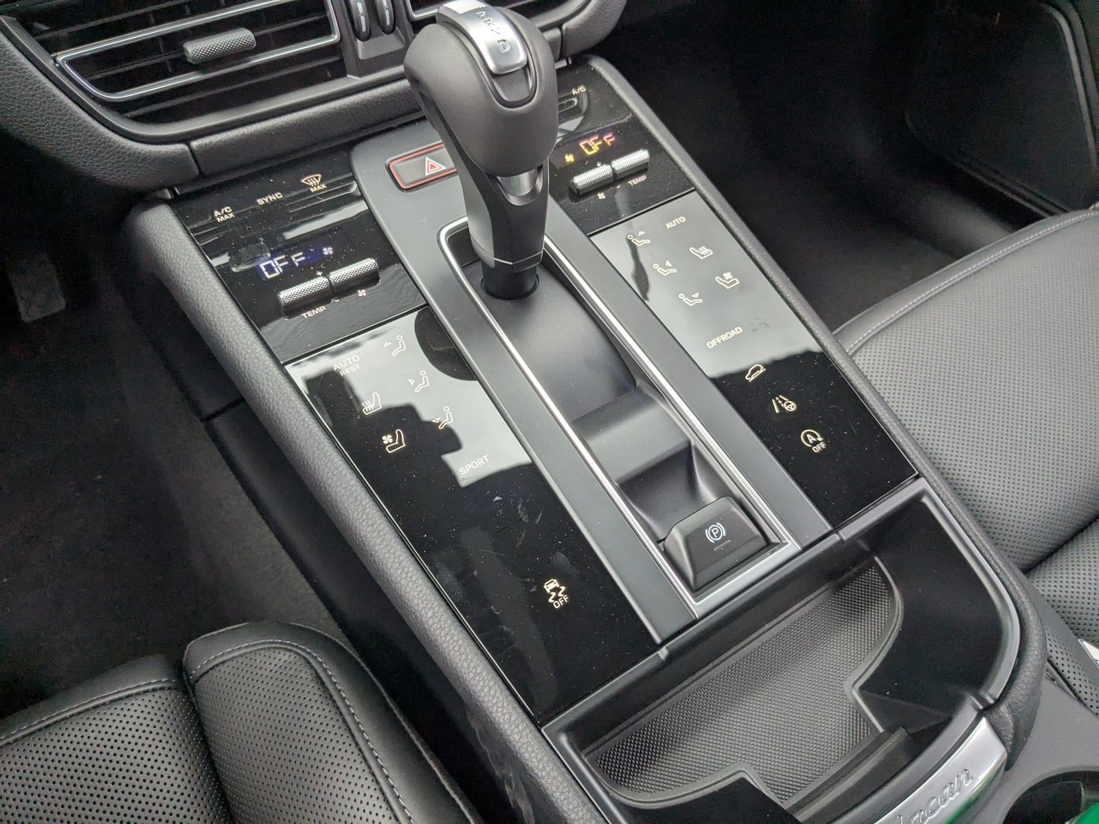 Certified 2026 Porsche Macan AWD/4WD image 22