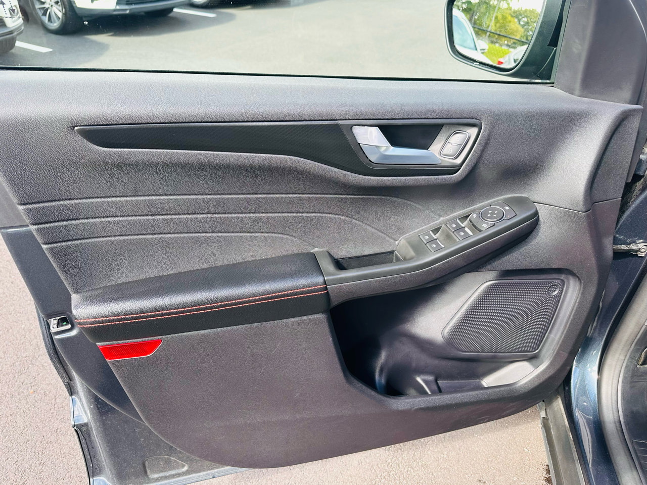 Used 2022 Ford Escape SEL w/ SEL Stealth AWD Package image 17