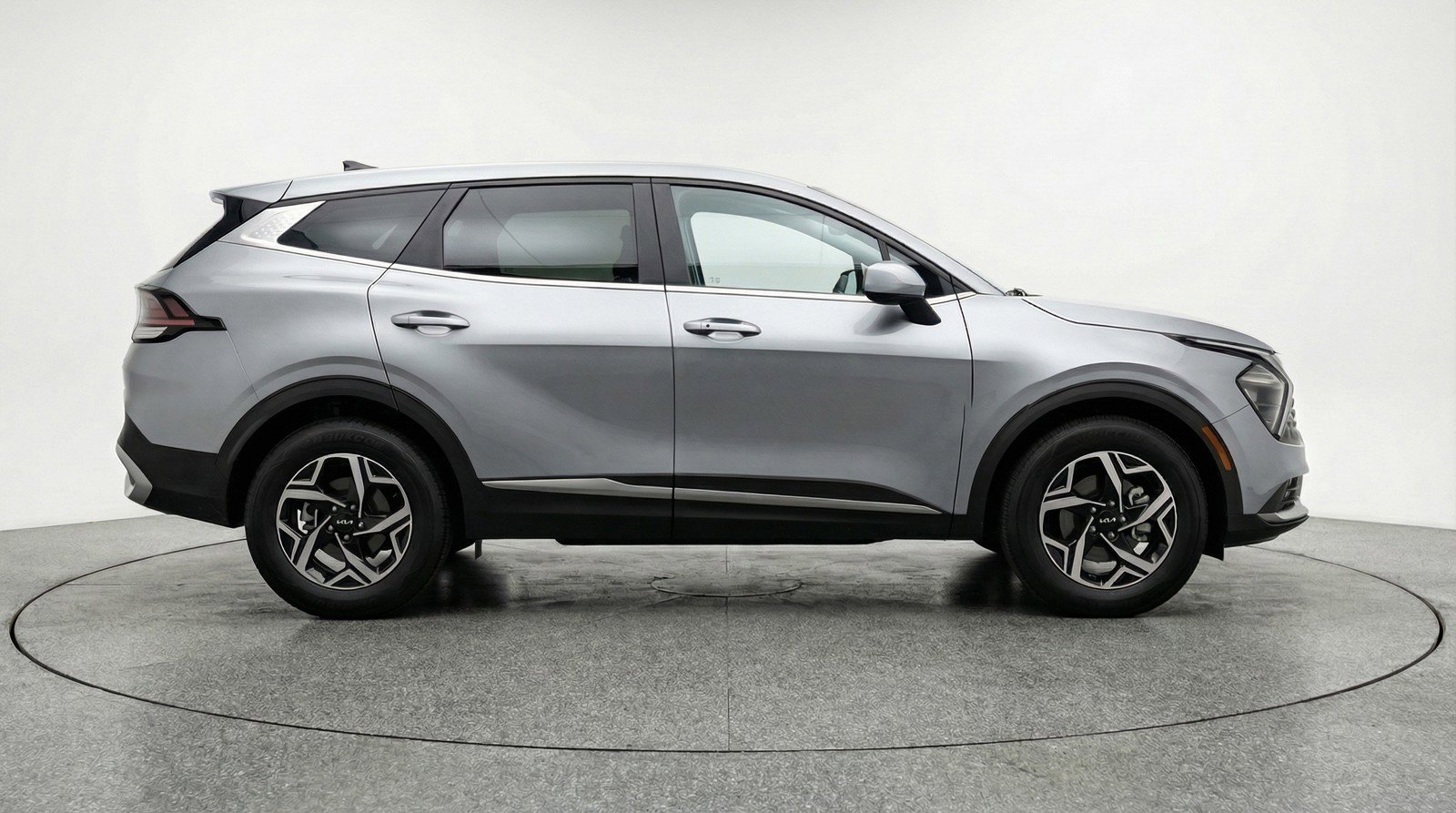 Used 2025 Kia Sportage LX image 11