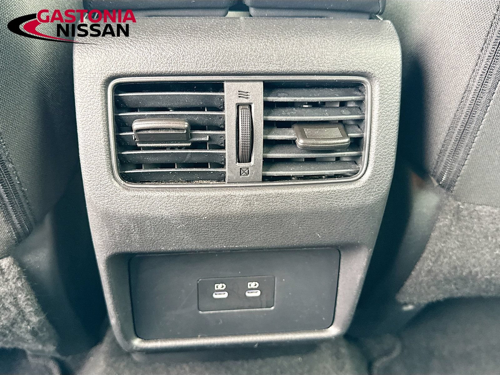 Used 2025 Nissan Rogue SV FWD image 33