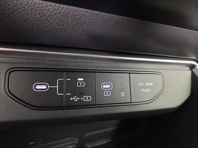 Certified 2025 Kia Carnival SX Prestige FWD image 24