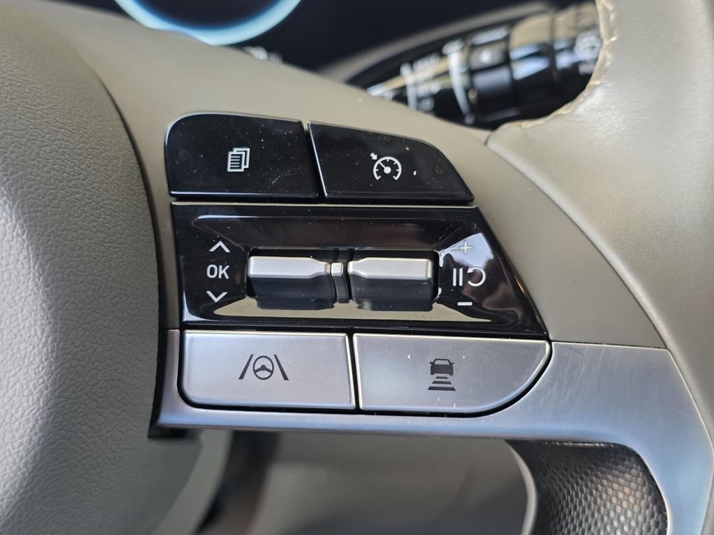 Used 2023 Hyundai Elantra SEL w/ Convenience Package FWD image 23