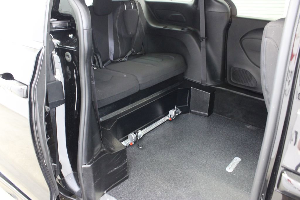 Used 2024 Chrysler Pacifica Touring image 19