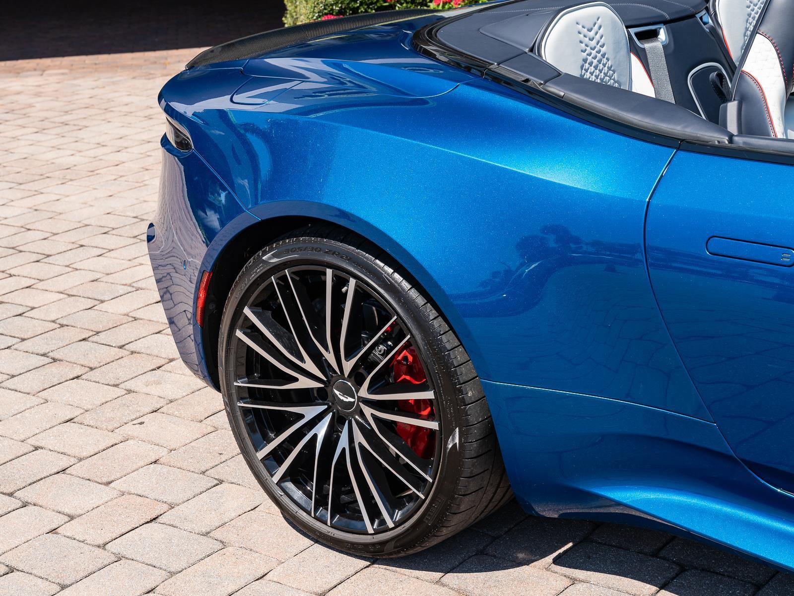 Used 2022 Aston Martin DBS Superleggera Volante image 11