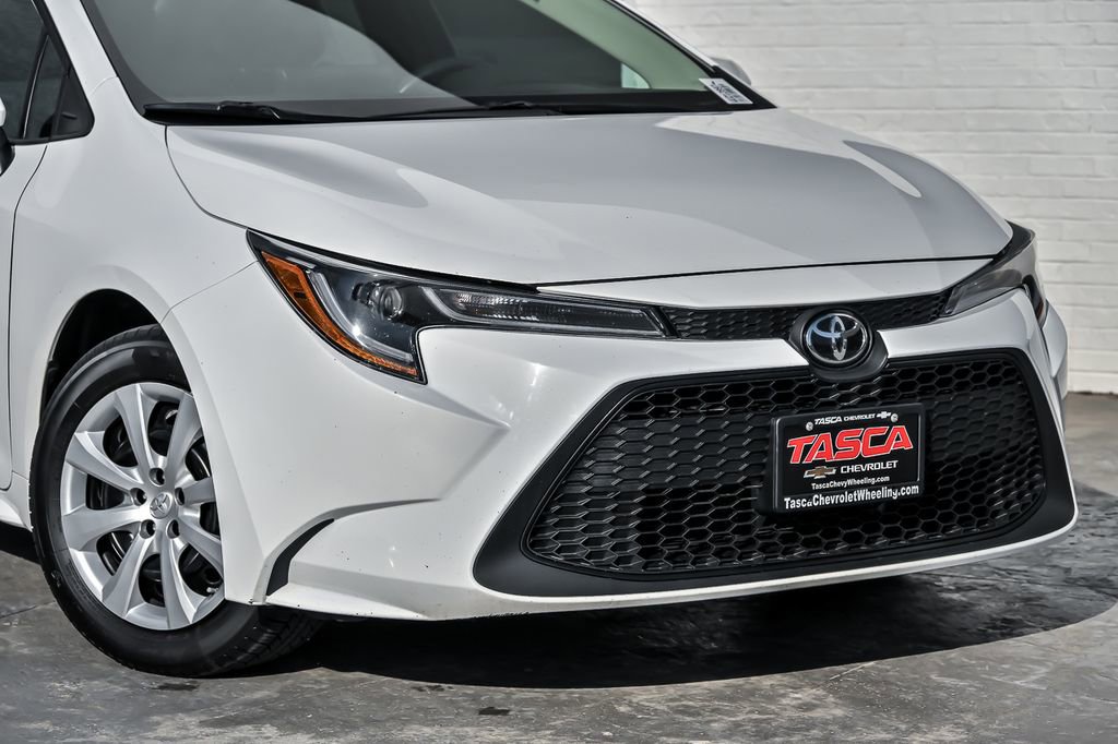 Used 2022 Toyota Corolla LE FWD image 3