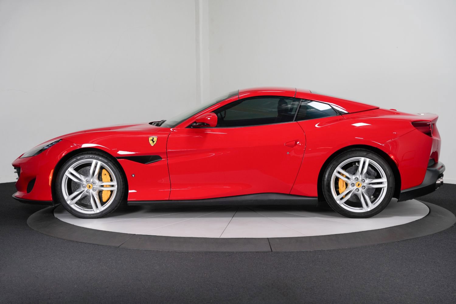 Used 2020 Ferrari Portofino image 7