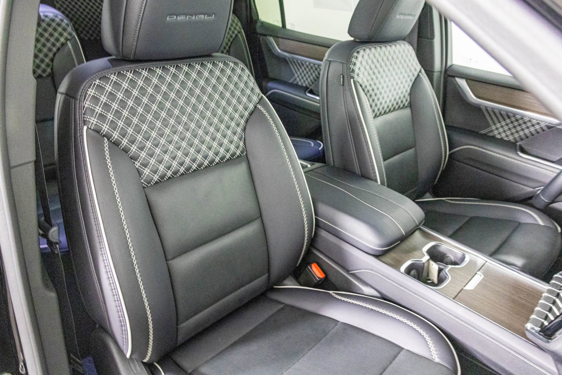 Used 2024 GMC Acadia Denali image 43