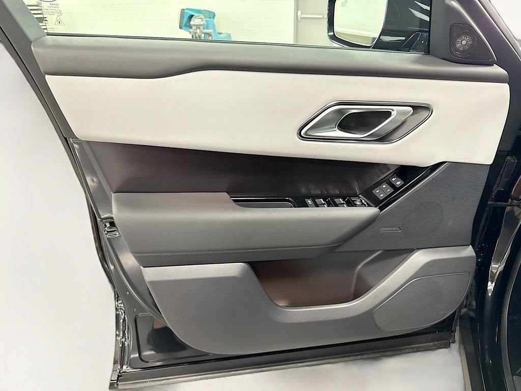 Certified 2026 Land Rover Range Rover Velar Dynamic SE AWD/4WD image 24
