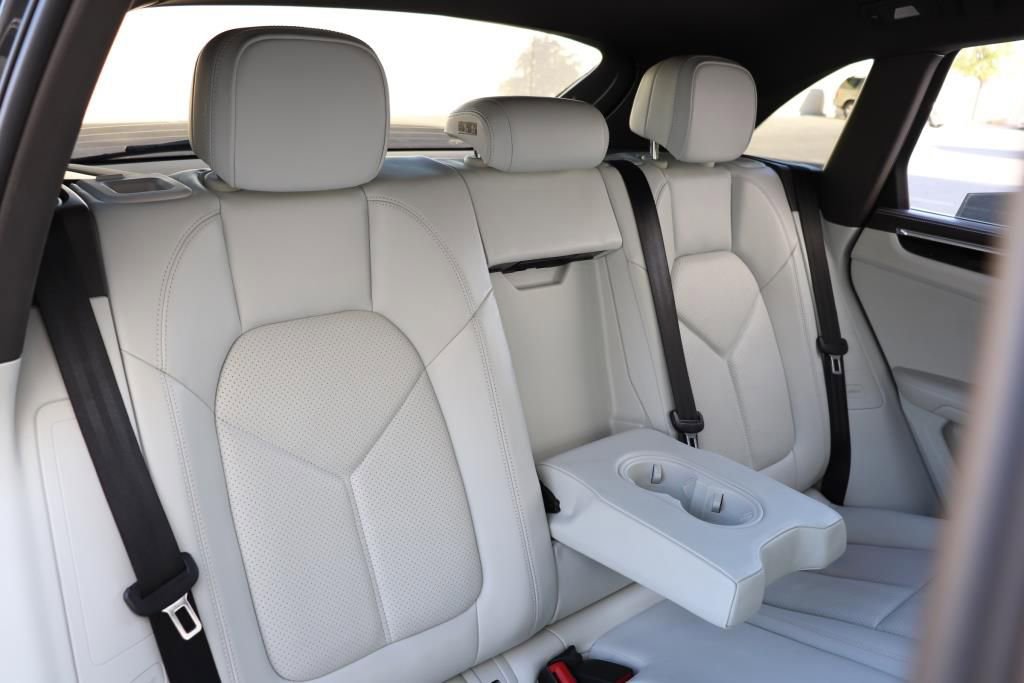 Used 2017 Porsche Macan S image 30