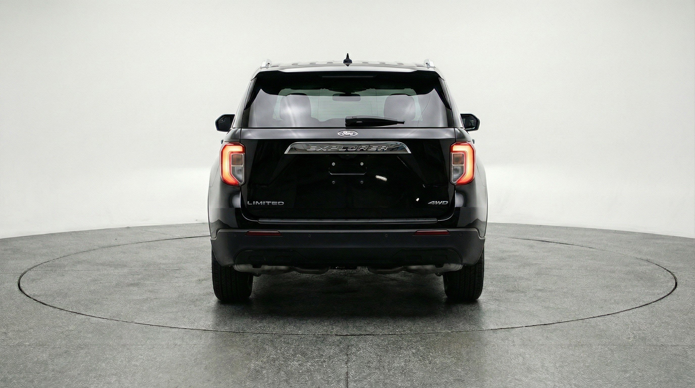 Used 2024 Ford Explorer Limited image 7