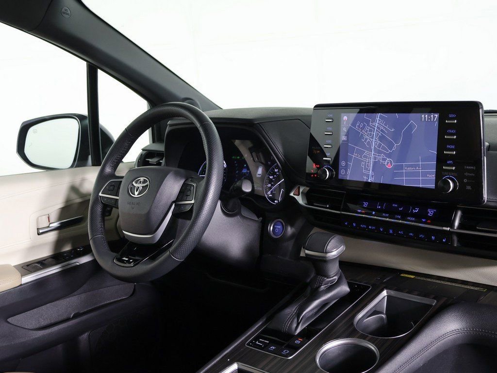 Used 2022 Toyota Sienna Limited AWD/4WD image 36