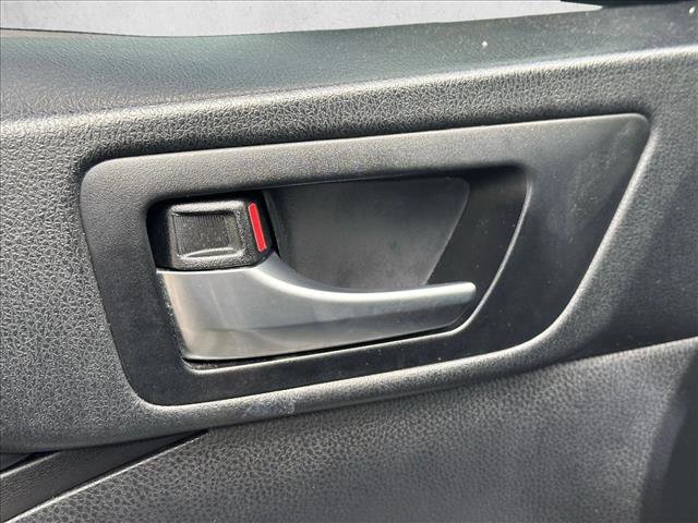 Used 2019 Toyota Highlander SE w/ Phone Cable & Charge Package image 18