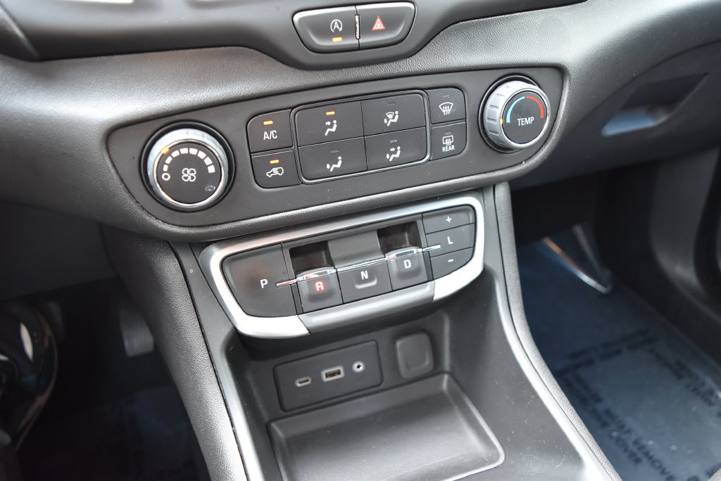 Used 2024 GMC Terrain SLE AWD/4WD image 17