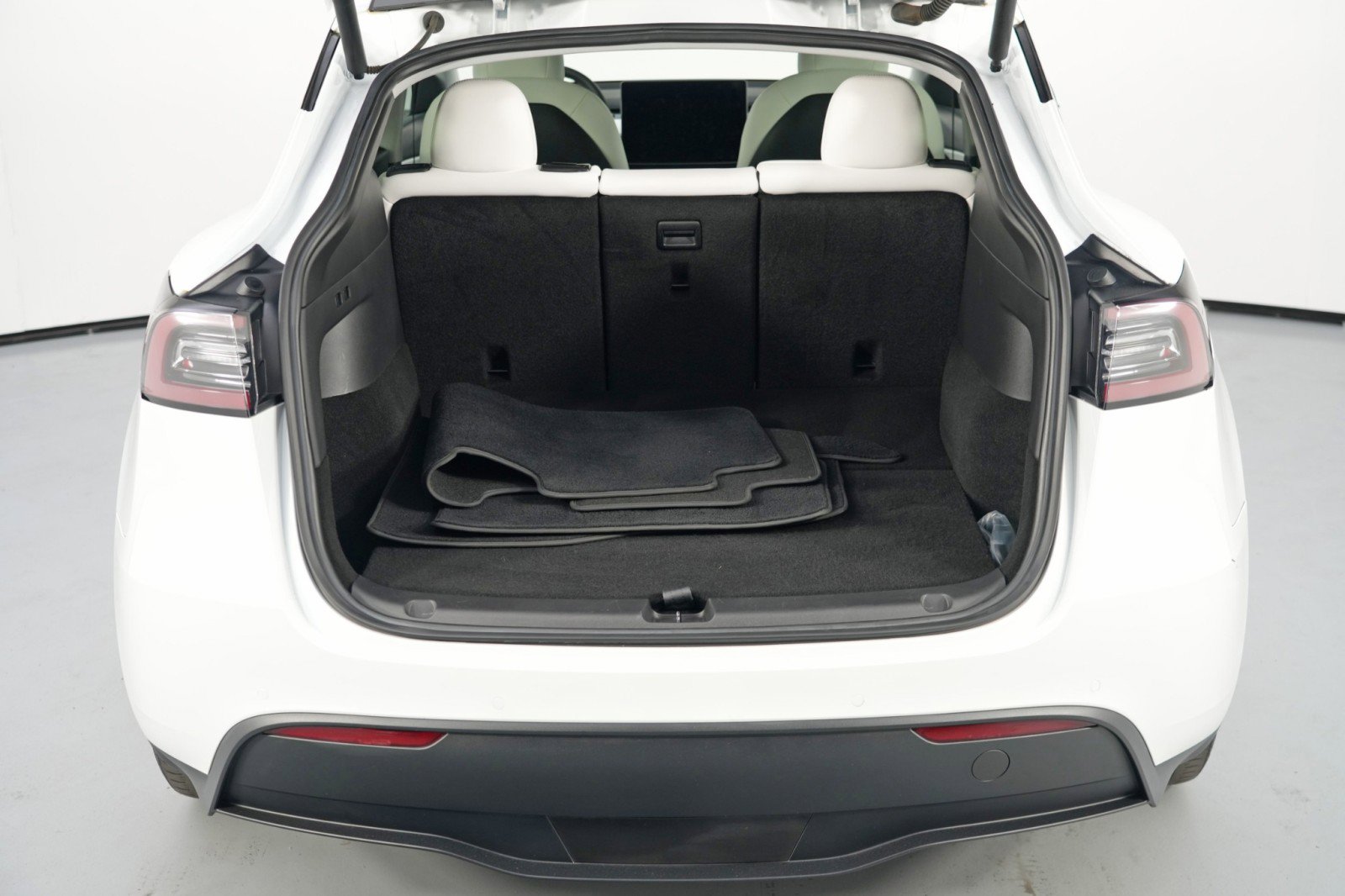 Used 2020 Tesla Model Y Long Range image 10