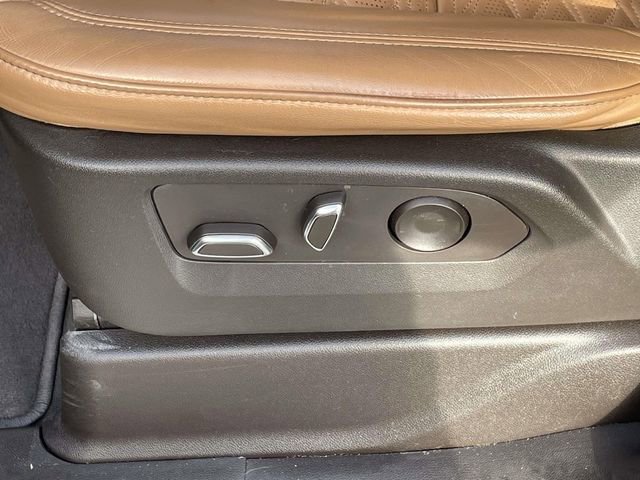 Used 2023 Cadillac Escalade Premium Luxury image 16