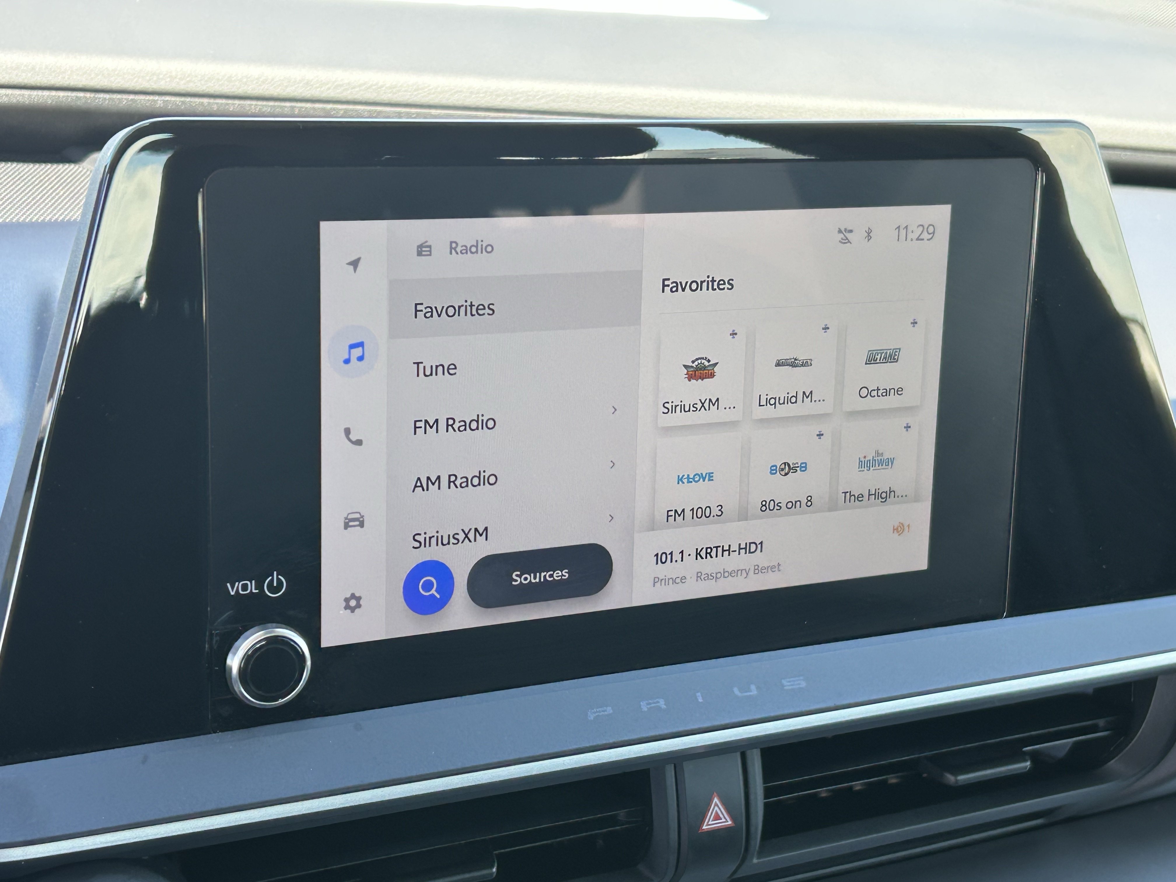 Certified 2025 Toyota Prius LE AWD/4WD image 19