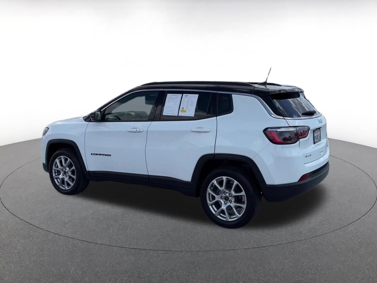 Used 2025 Jeep Compass Limited AWD/4WD image 10