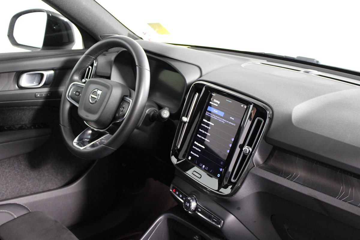 Used 2023 Volvo XC40 Recharge Plus w/ Protection Package Premier AWD/4WD image 11