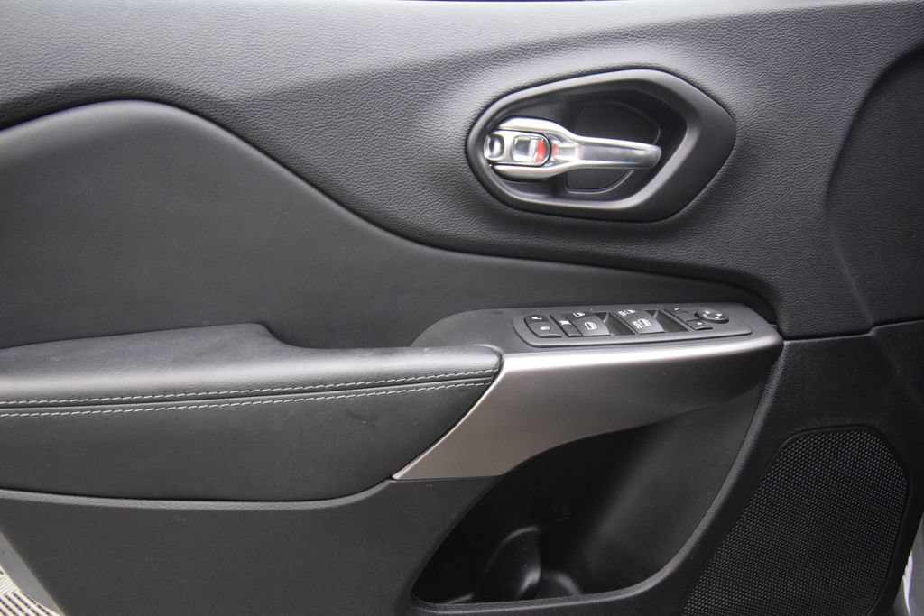 Used 2022 Jeep Cherokee Latitude Lux FWD image 26