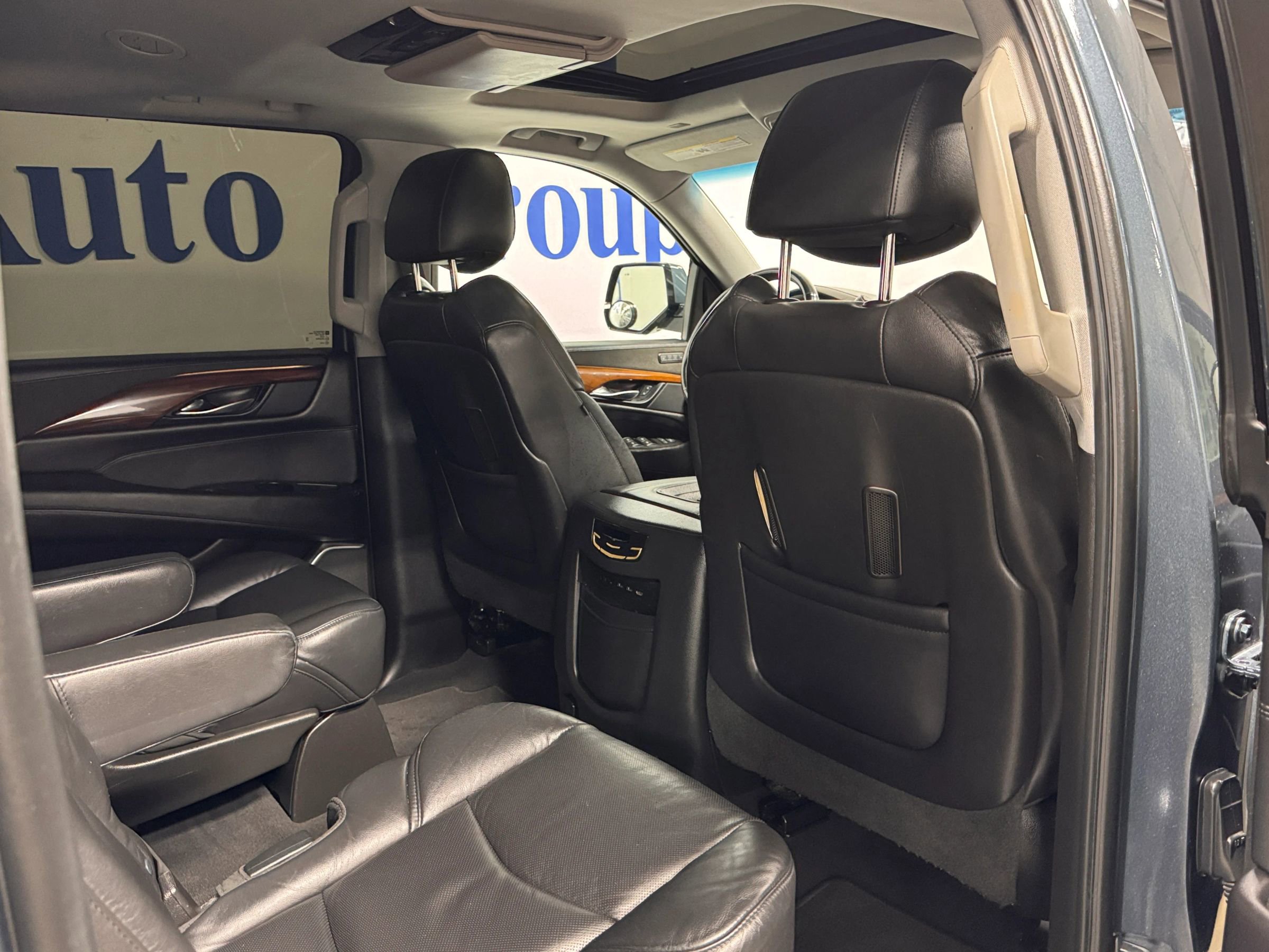 Used 2019 Cadillac Escalade ESV Premium Luxury image 26