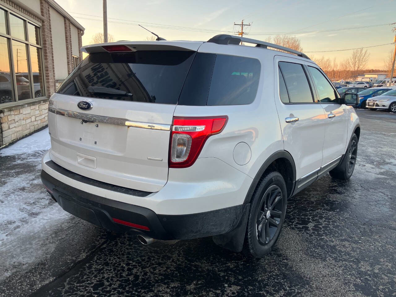 Used 2013 Ford Explorer XLT image 3