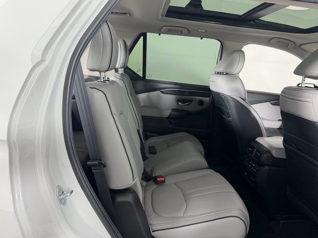 Used 2024 Honda Pilot Elite image 30