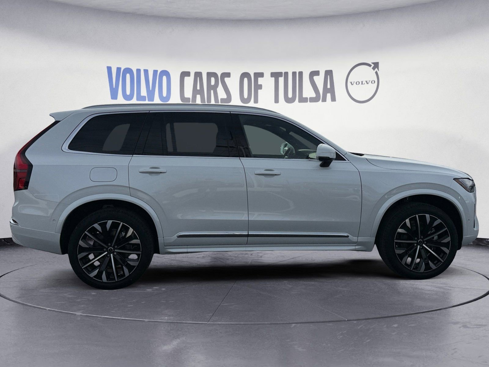 New 2026 Volvo XC90 B5 Plus w/ Protection Package Premier image 6