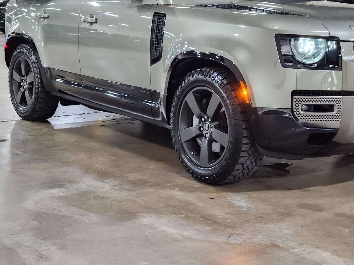 Used 2021 Land Rover Defender 110 X-Dynamic SE AWD/4WD image 16