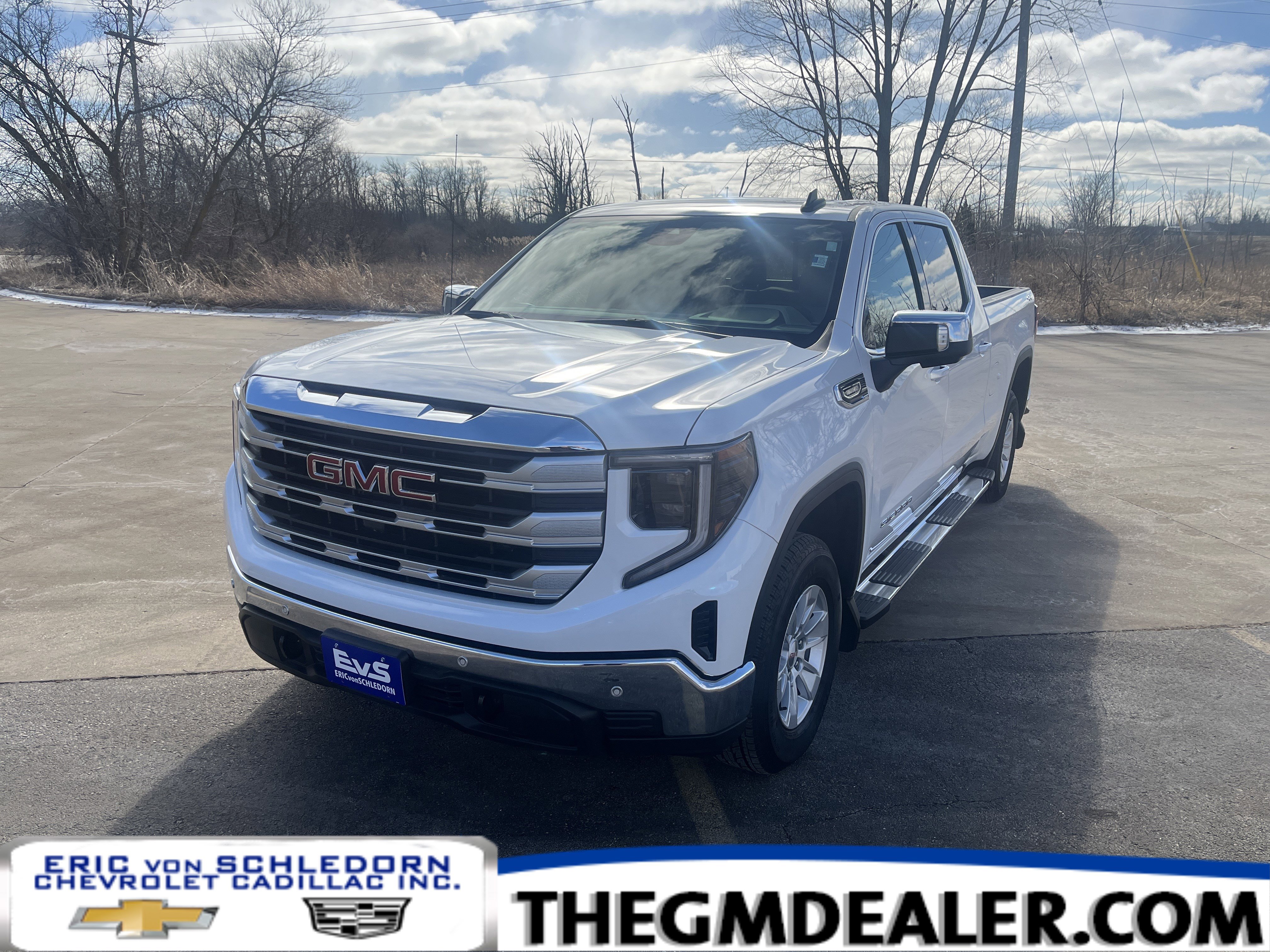 Used 2025 GMC Sierra 1500 SLE w/ Preferred Package image 1
