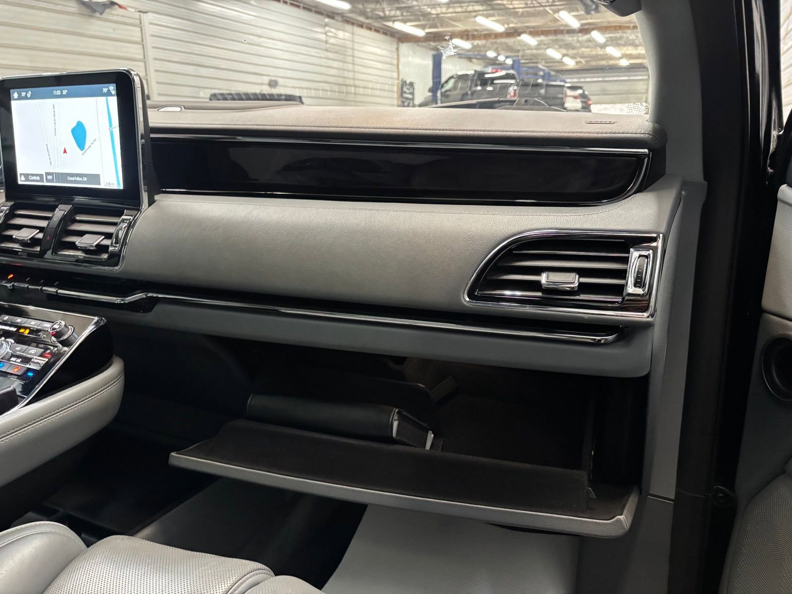 Used 2019 Lincoln Navigator L Reserve image 34