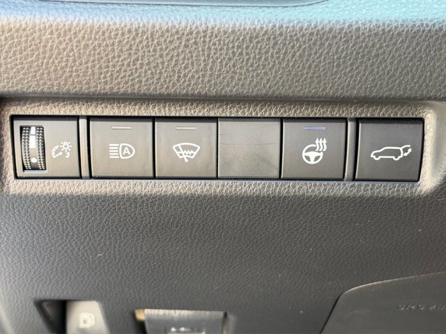 Used 2022 Toyota RAV4 XLE Premium AWD/4WD image 19